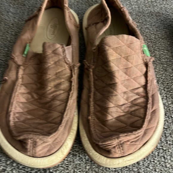 Kids size 4 pink Sanuk slip on shoe. Gently worn. - Picture 1 of 3